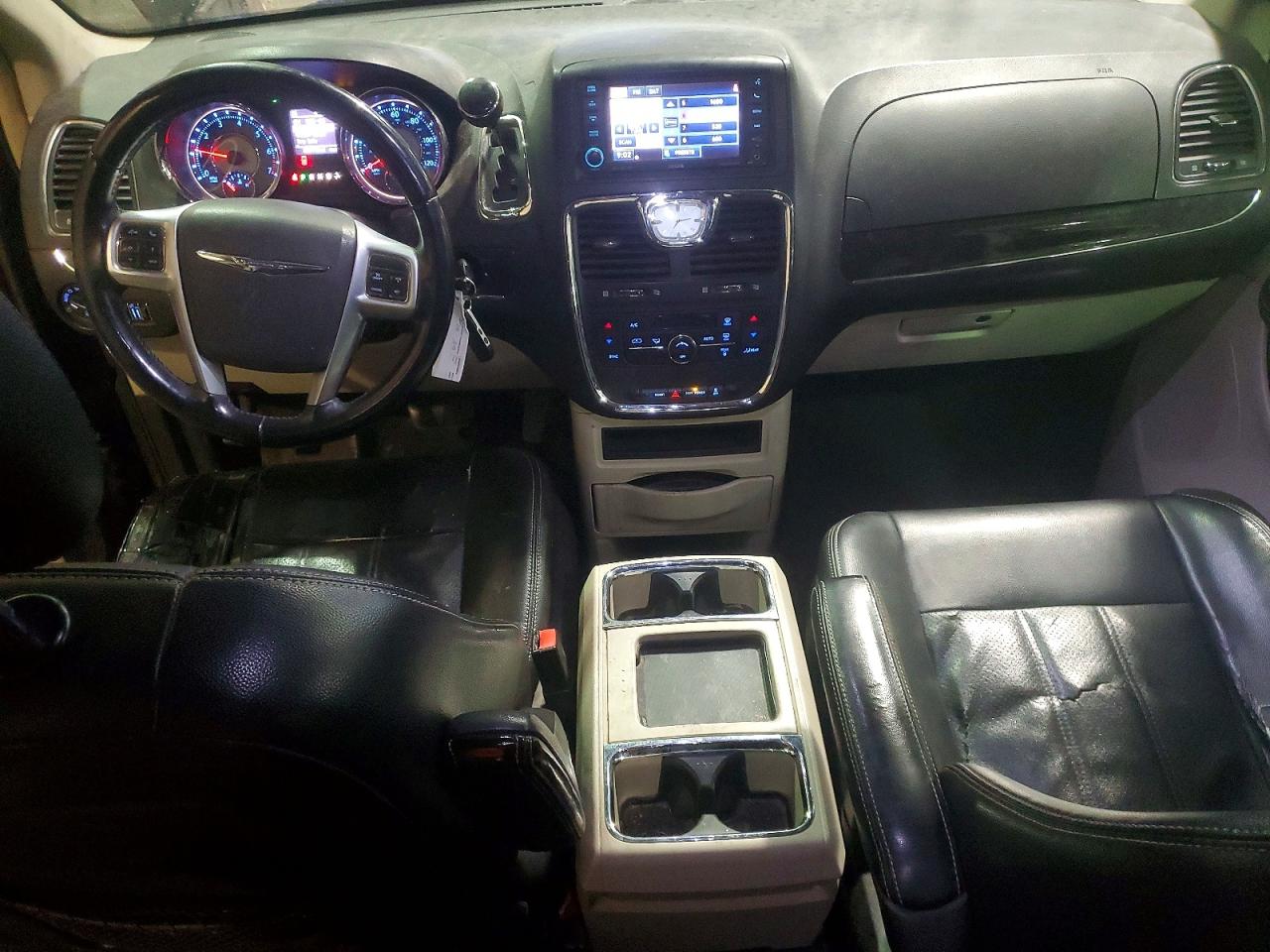 2012 CHRYSLER TOWN & COUNTRY TOURING photo 8