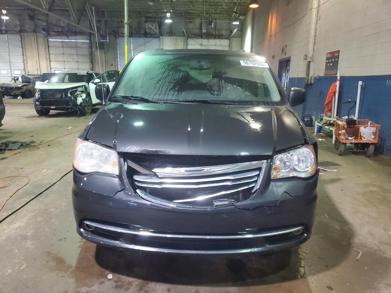2012 CHRYSLER TOWN & COUNTRY TOURING photo 5