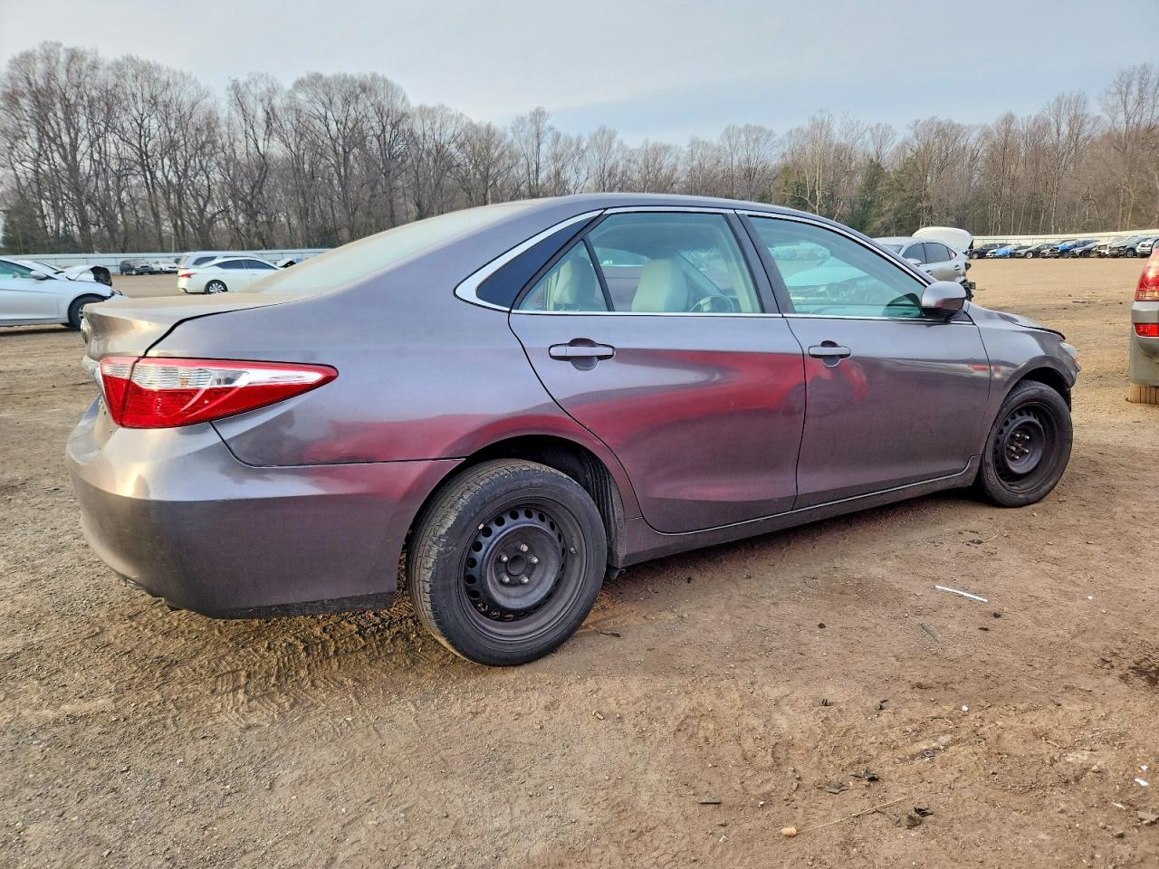 2016 TOYOTA CAMRY LE photo 3