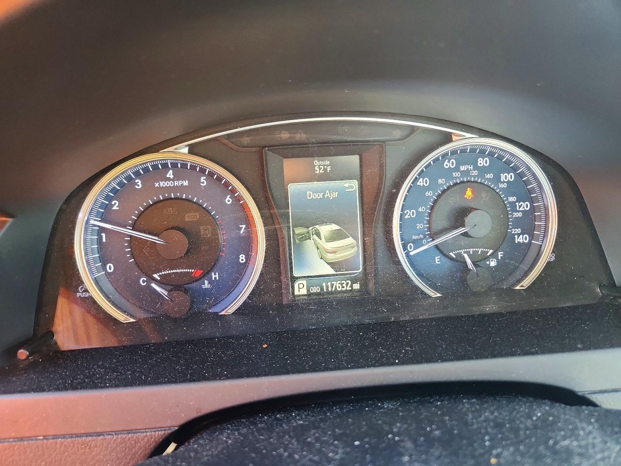 2016 TOYOTA CAMRY LE photo 9
