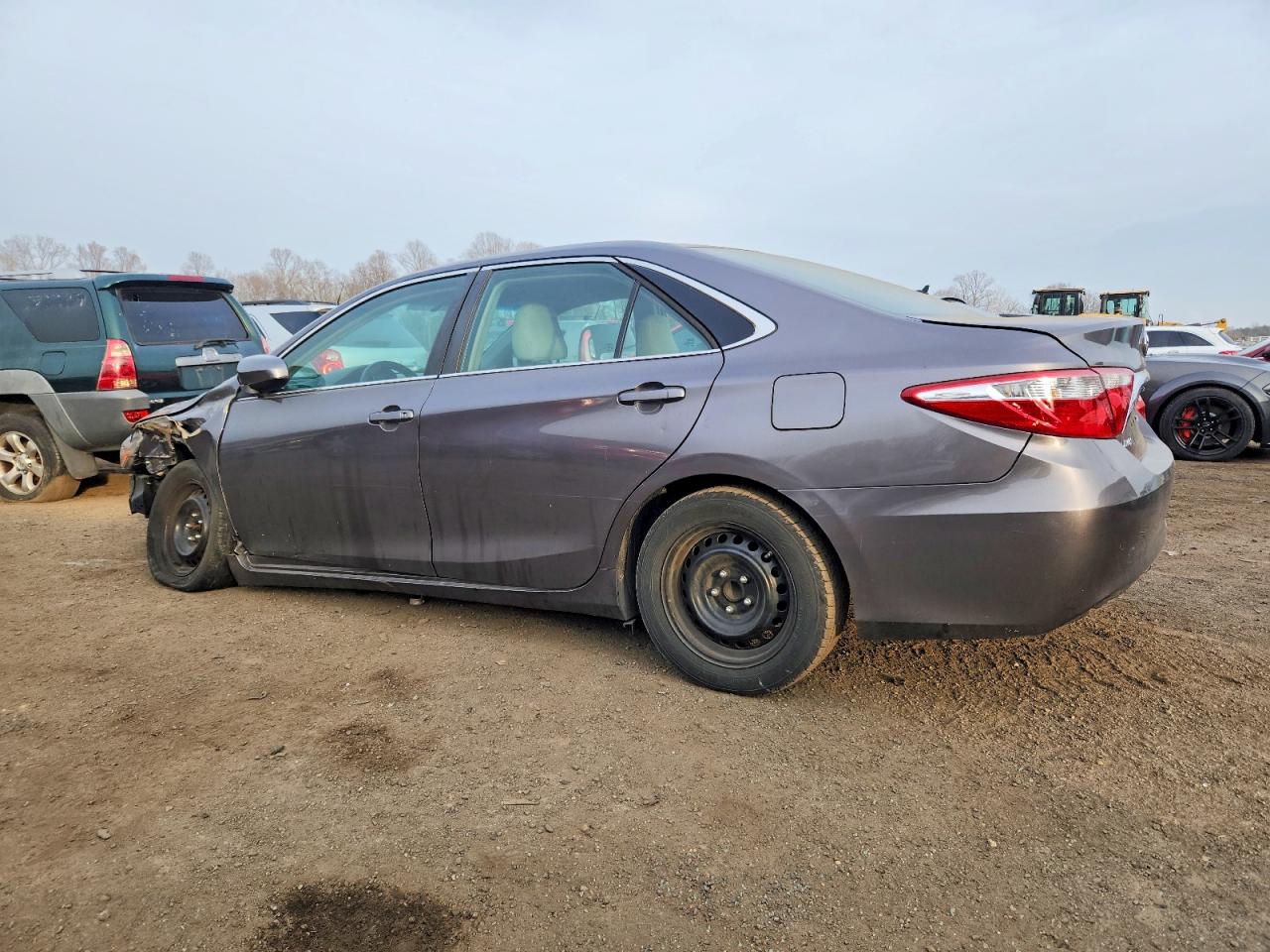 2016 TOYOTA CAMRY LE photo 2