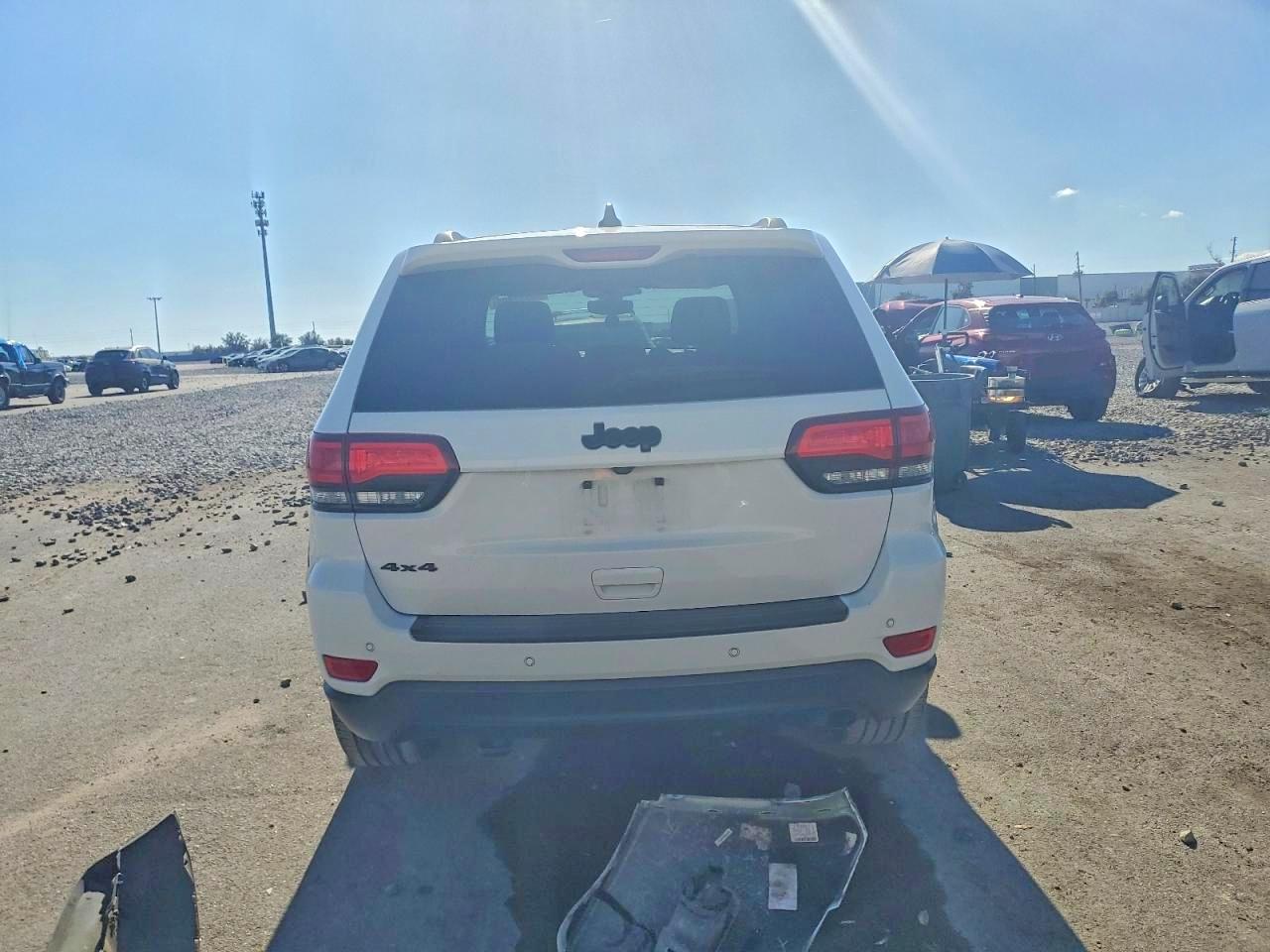 2019 JEEP GRAND CHEROKEE LAREDO photo 6