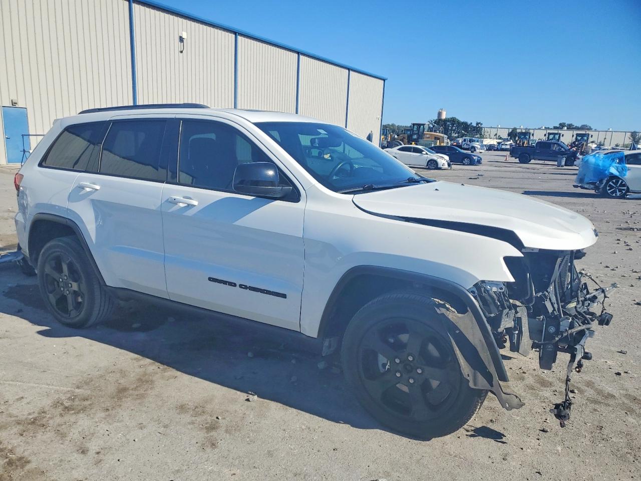 2019 JEEP GRAND CHEROKEE LAREDO photo 4