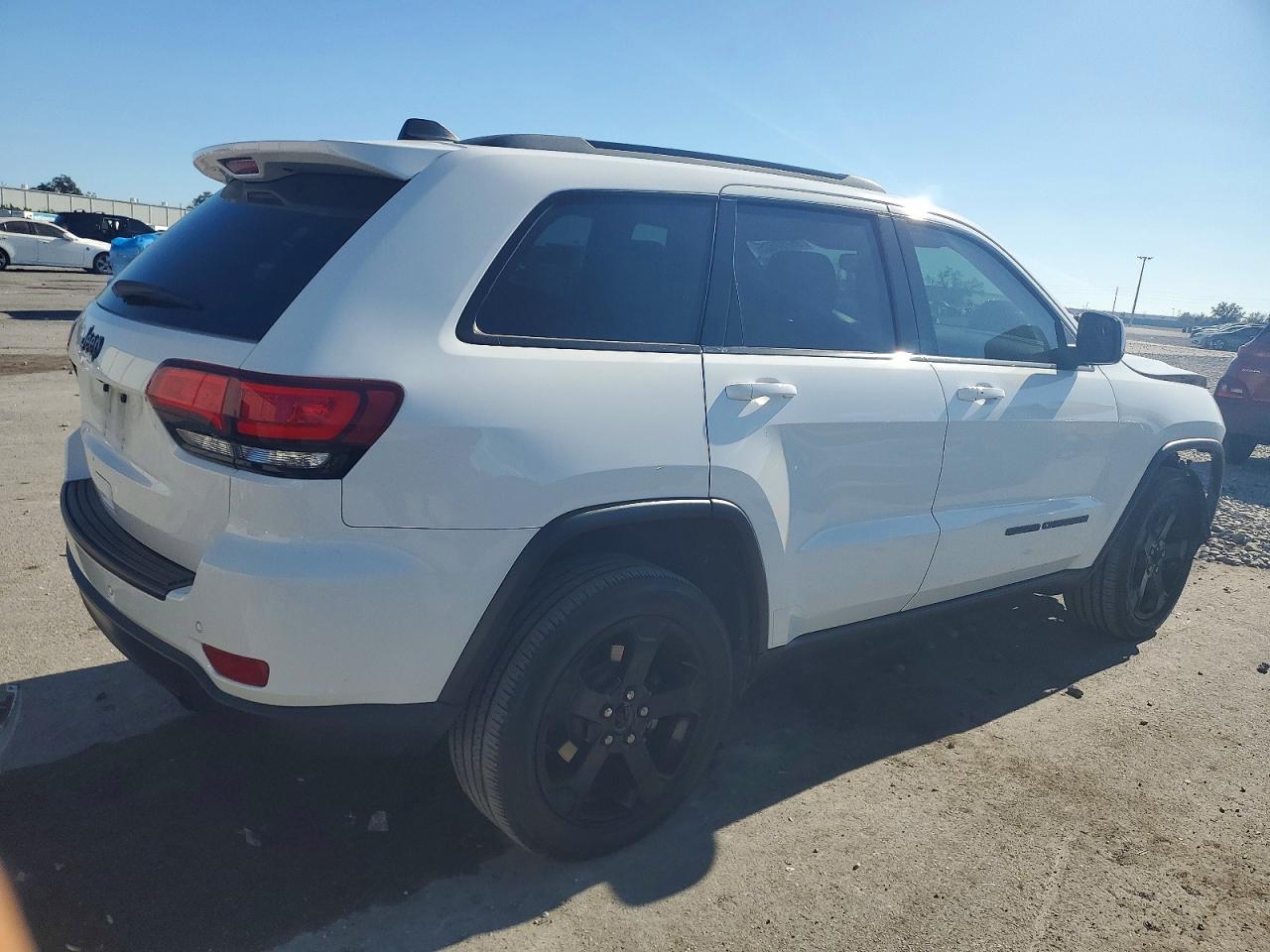 2019 JEEP GRAND CHEROKEE LAREDO photo 3