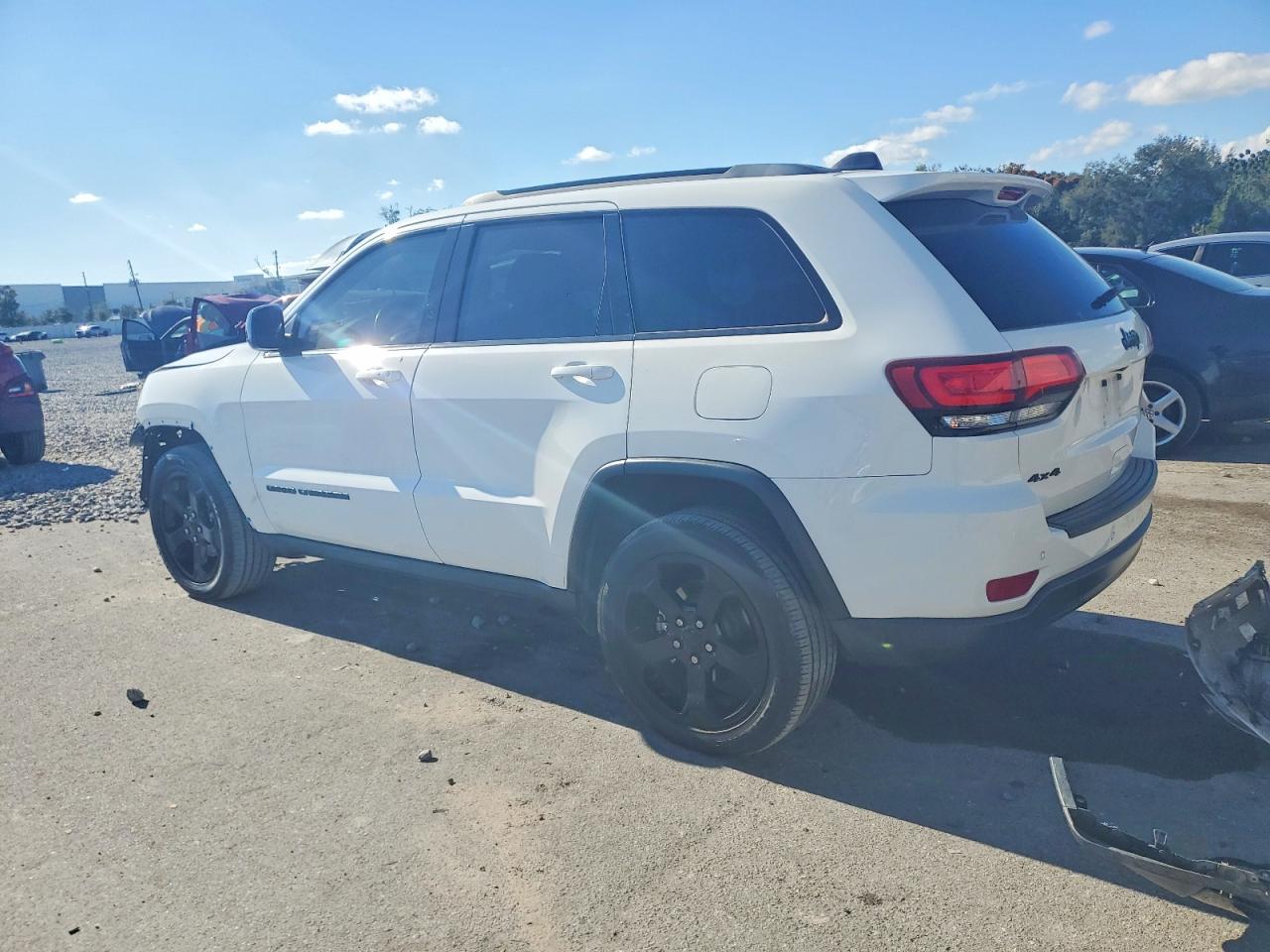 2019 JEEP GRAND CHEROKEE LAREDO photo 2