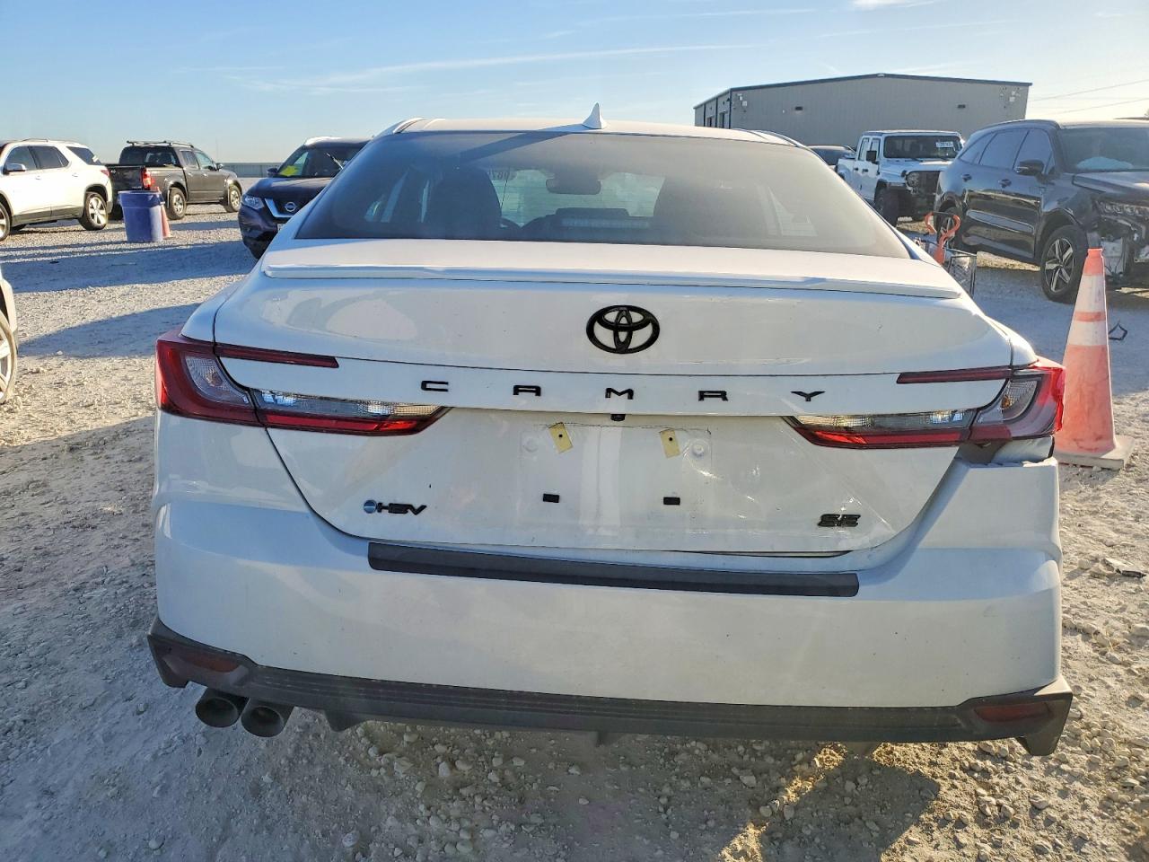 2025 TOYOTA CAMRY SE photo 6