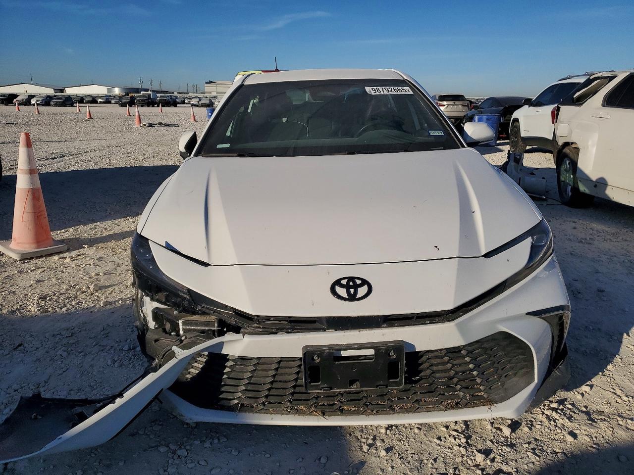 2025 TOYOTA CAMRY SE photo 5