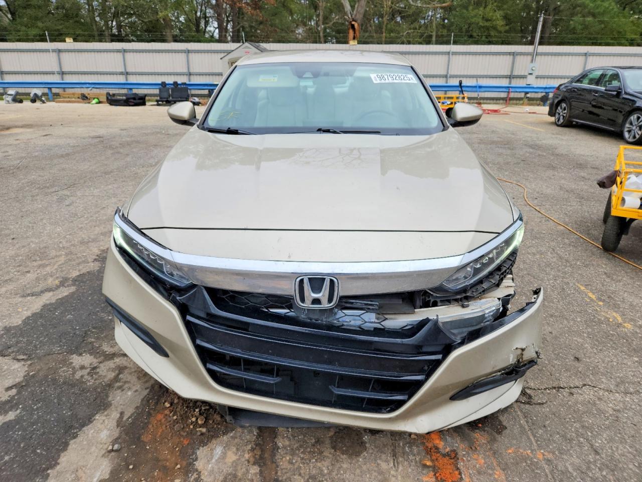 2018 HONDA ACCORD LX photo 5