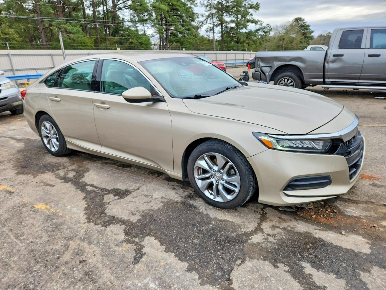 2018 HONDA ACCORD LX photo 4