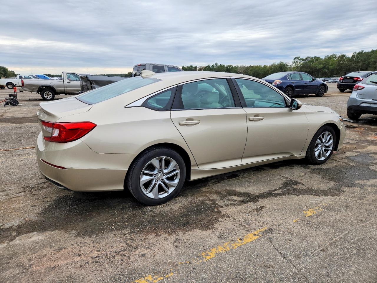 2018 HONDA ACCORD LX photo 3