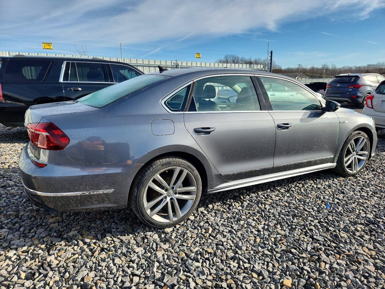 2017 VOLKSWAGEN PASSAT R-LINE photo 3