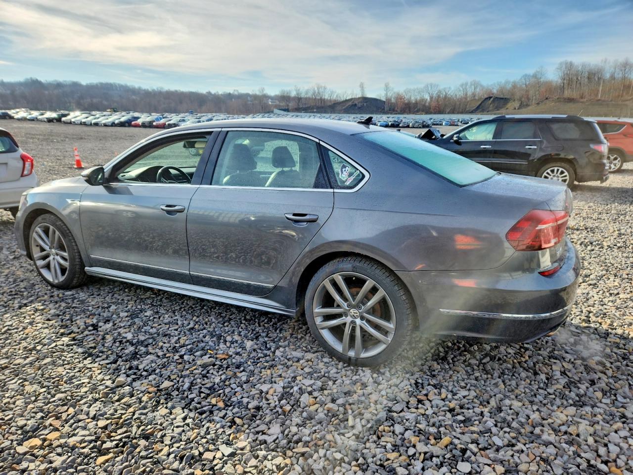 2017 VOLKSWAGEN PASSAT R-LINE photo 2