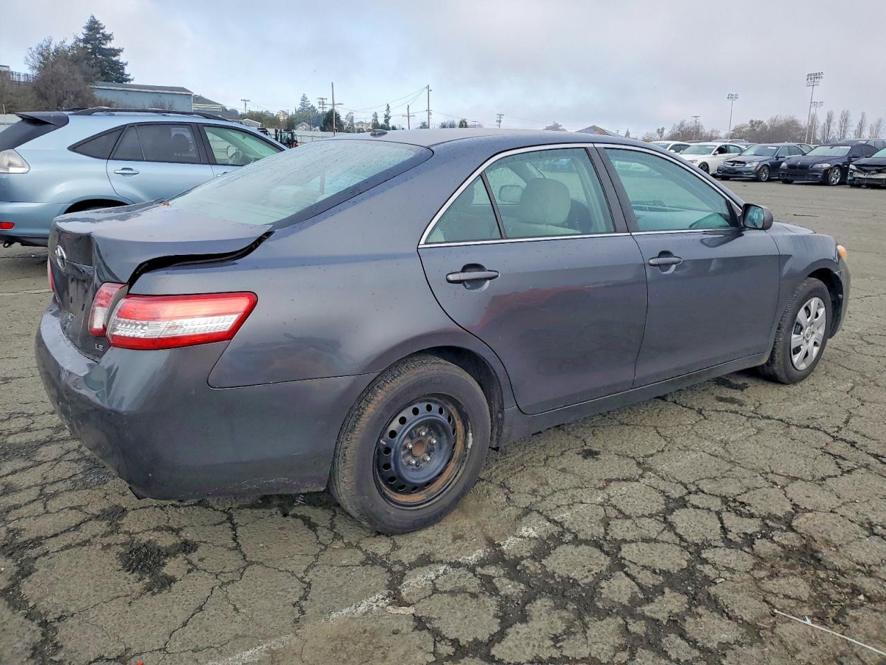 2010 TOYOTA CAMRY BASE photo 3