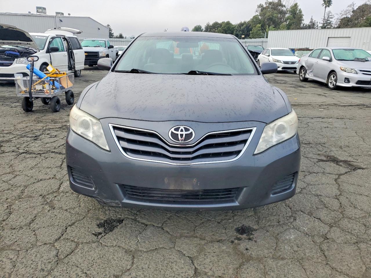 2010 TOYOTA CAMRY BASE photo 5