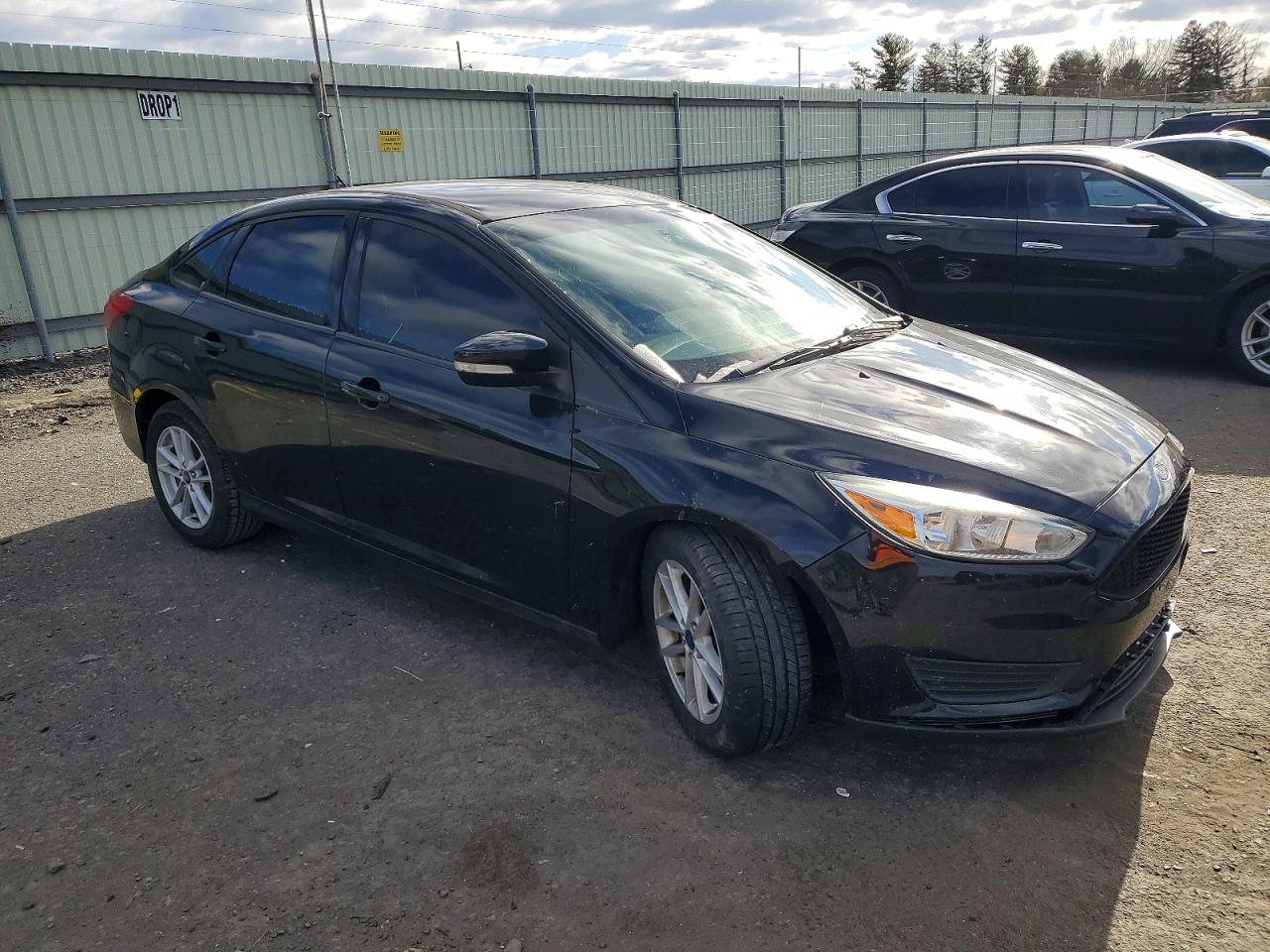 2017 FORD FOCUS photo 4