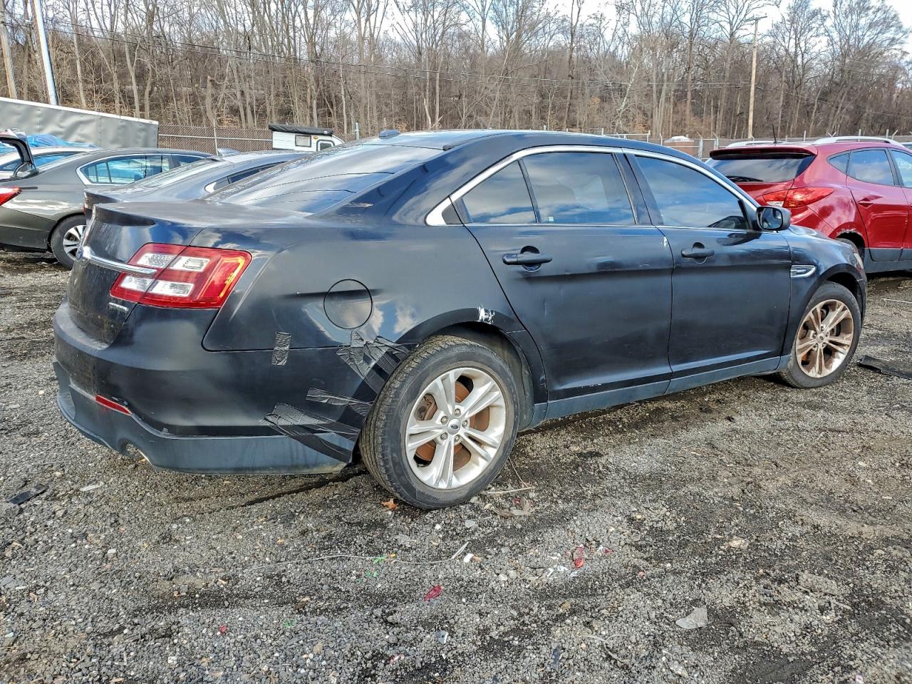 2016 FORD TAURUS SE photo 3