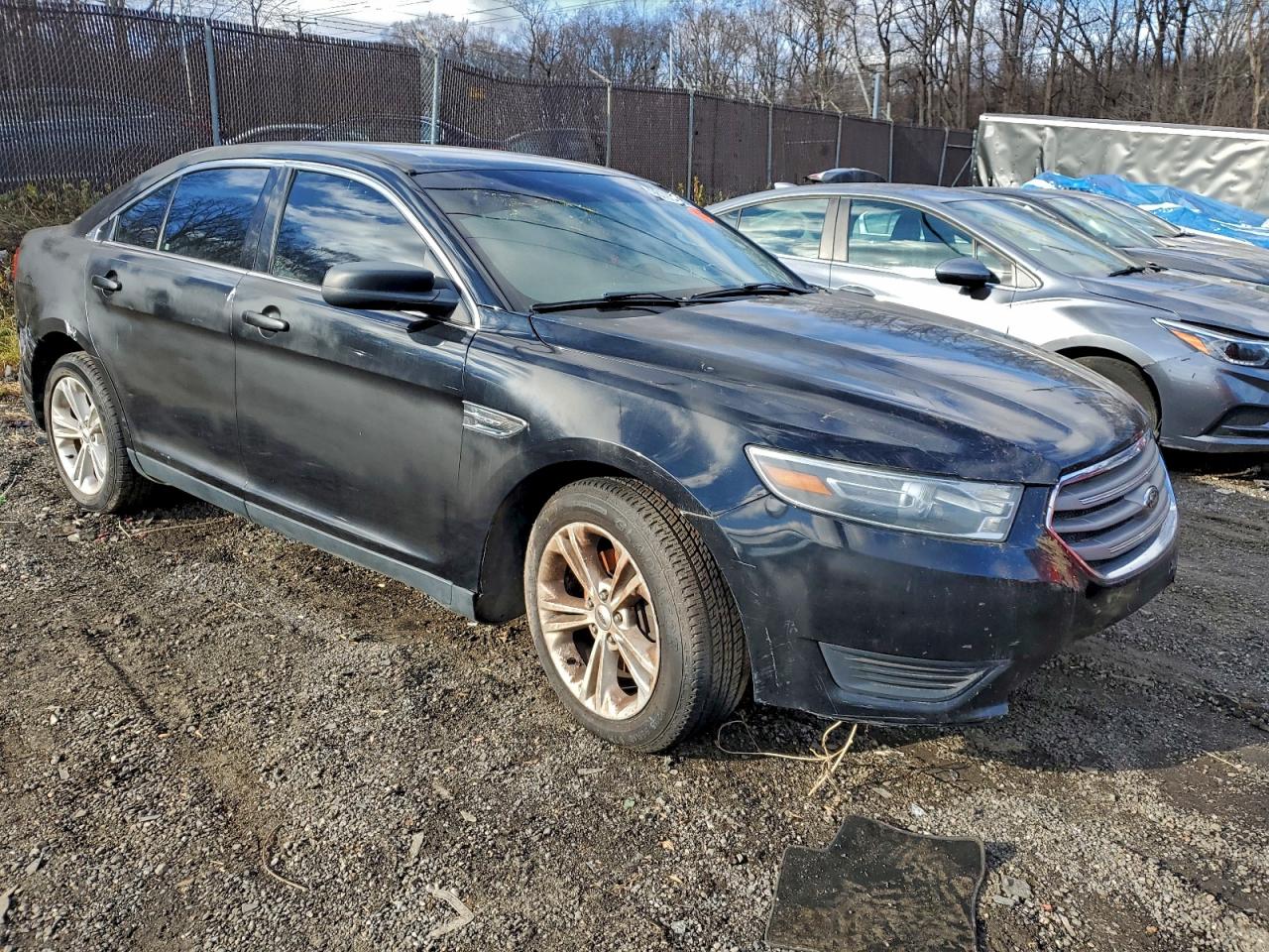 2016 FORD TAURUS SE photo 4