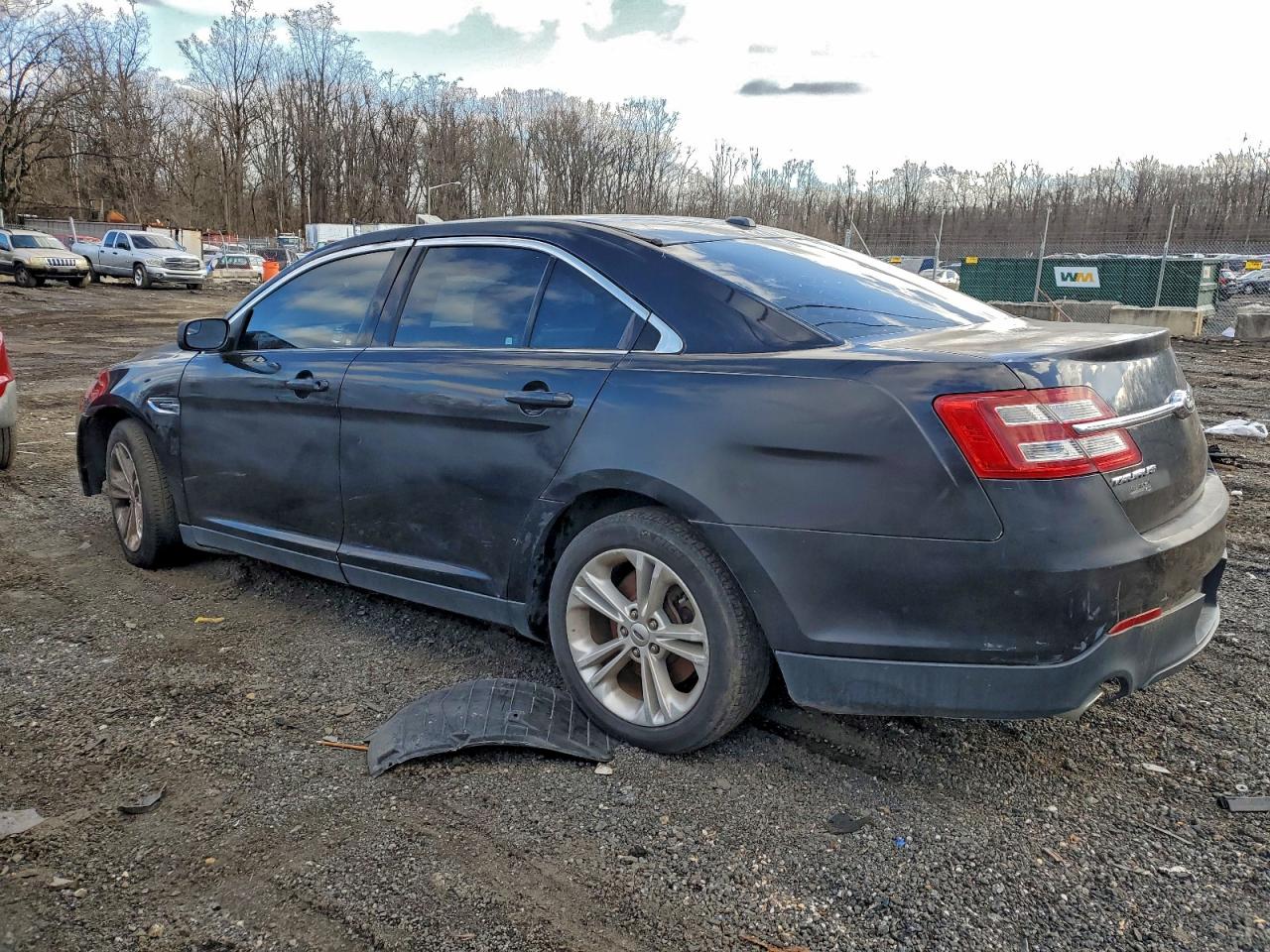 2016 FORD TAURUS SE photo 2