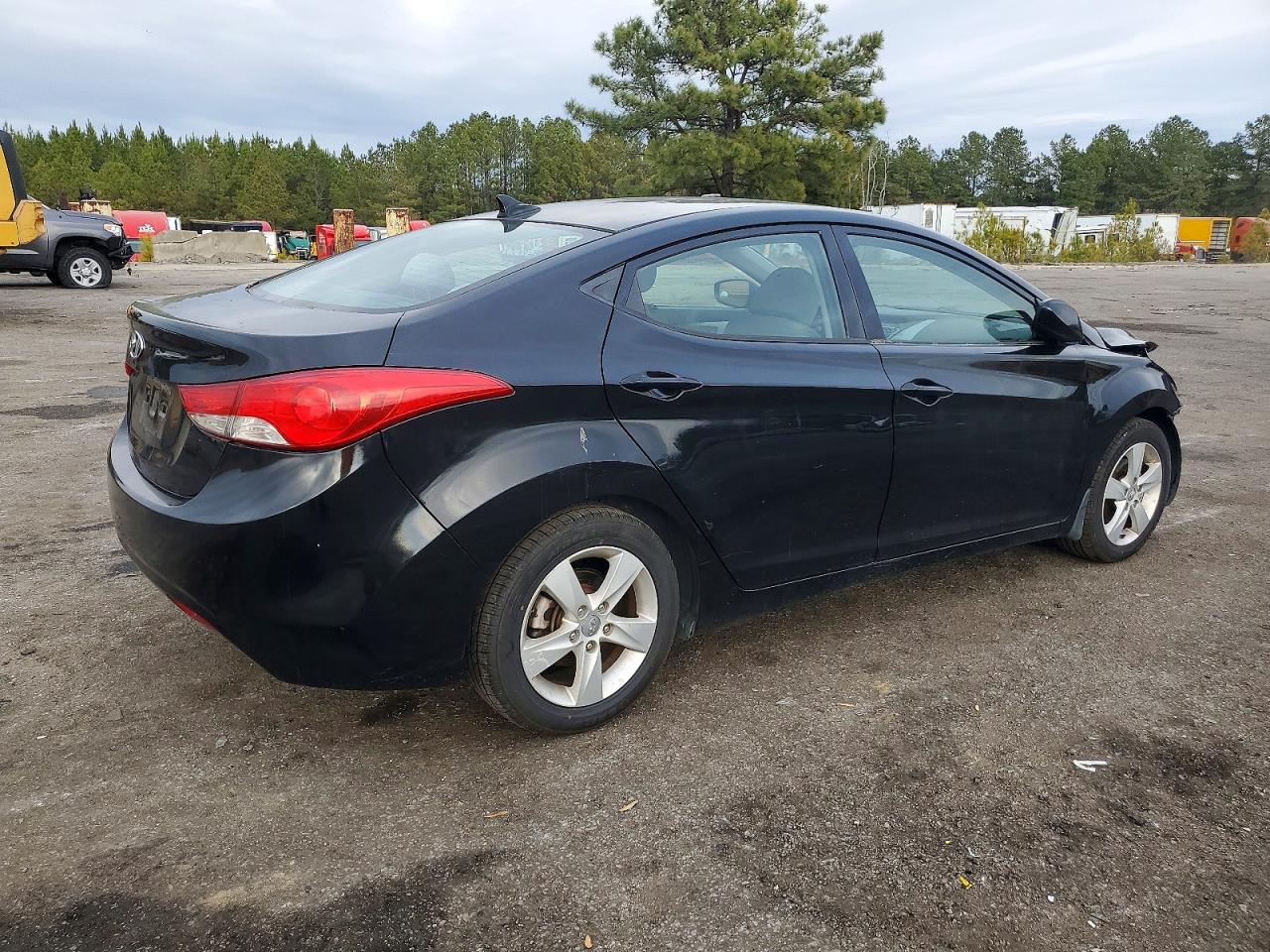 2013 HYUNDAI ELANTRA GLS photo 3