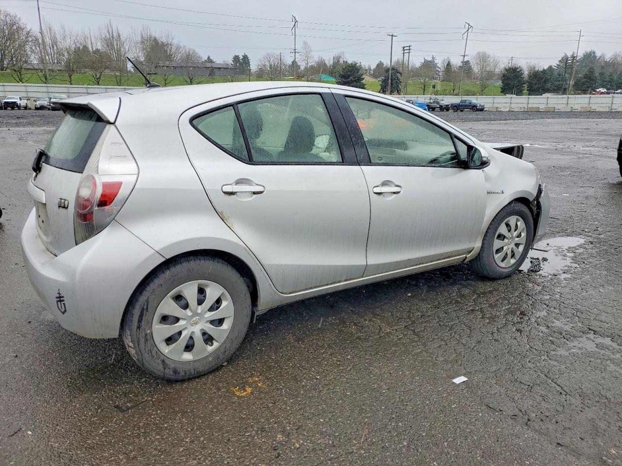2014 TOYOTA PRIUS C photo 3