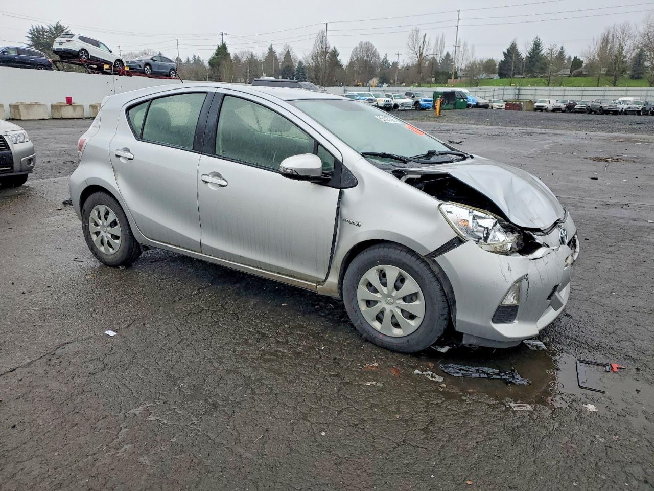 2014 TOYOTA PRIUS C photo 4