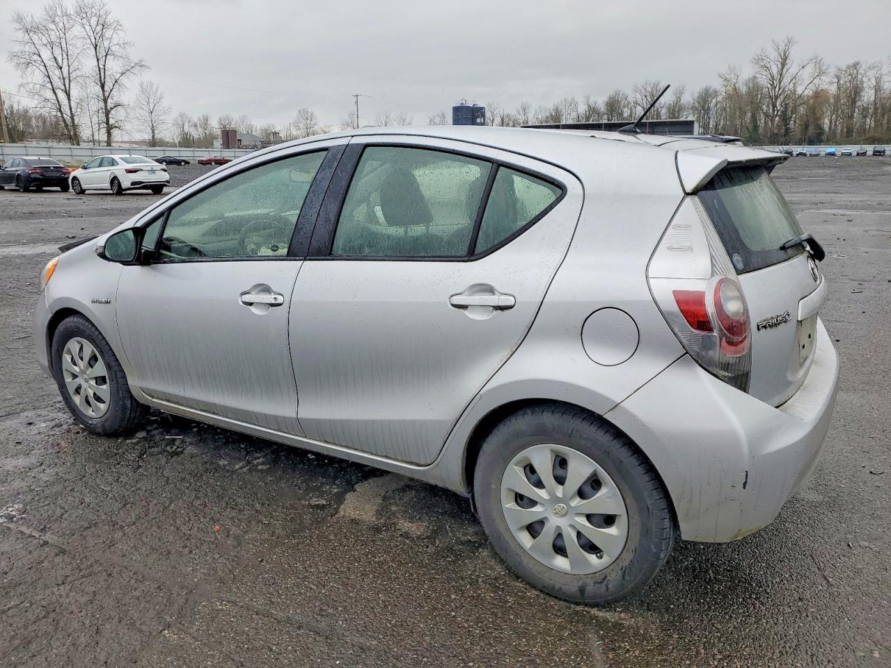 2014 TOYOTA PRIUS C photo 2