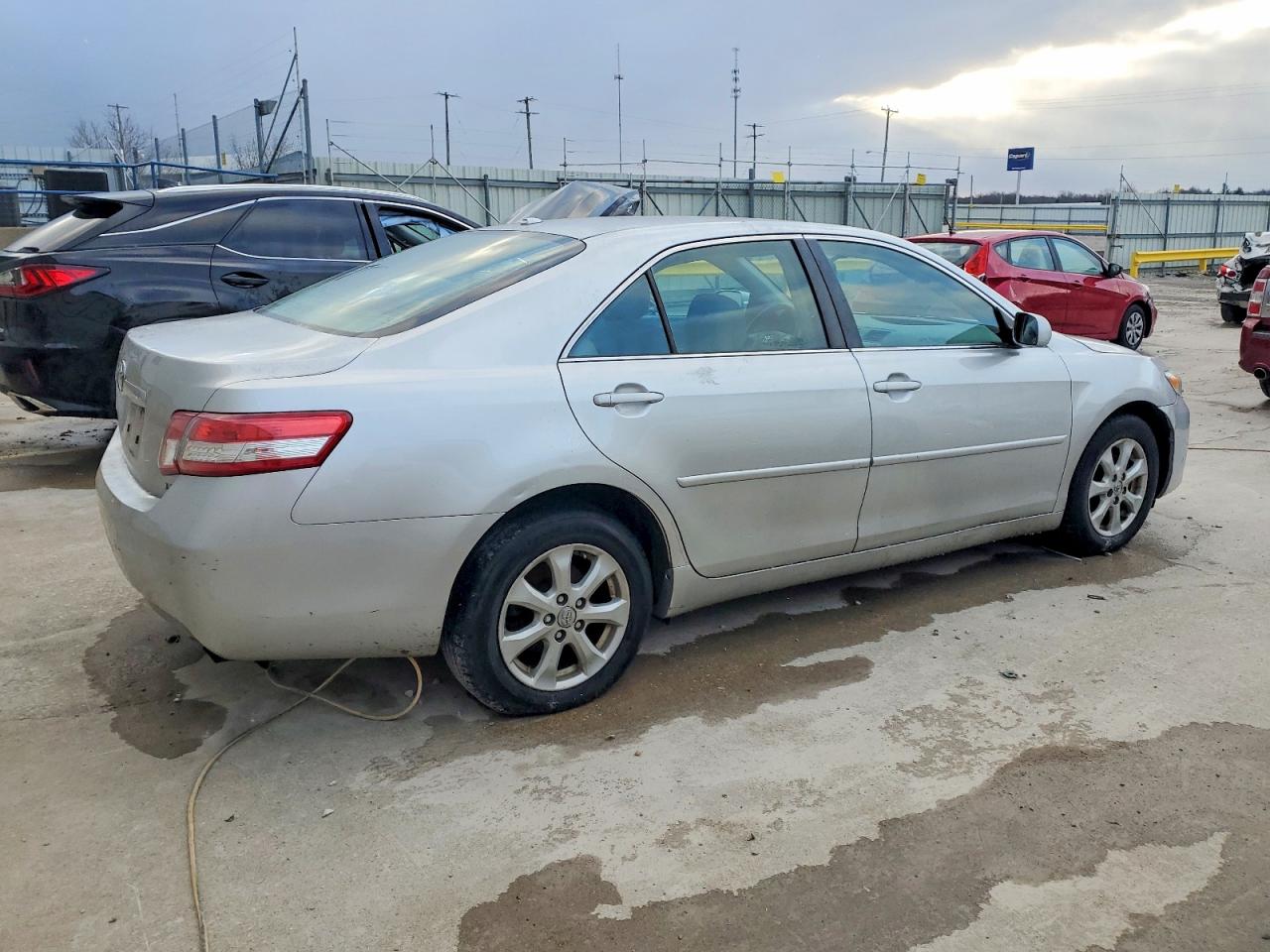 2011 TOYOTA CAMRY BASE photo 3
