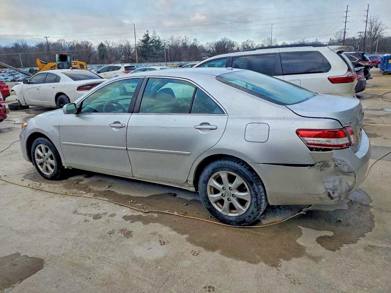 2011 TOYOTA CAMRY BASE photo 2