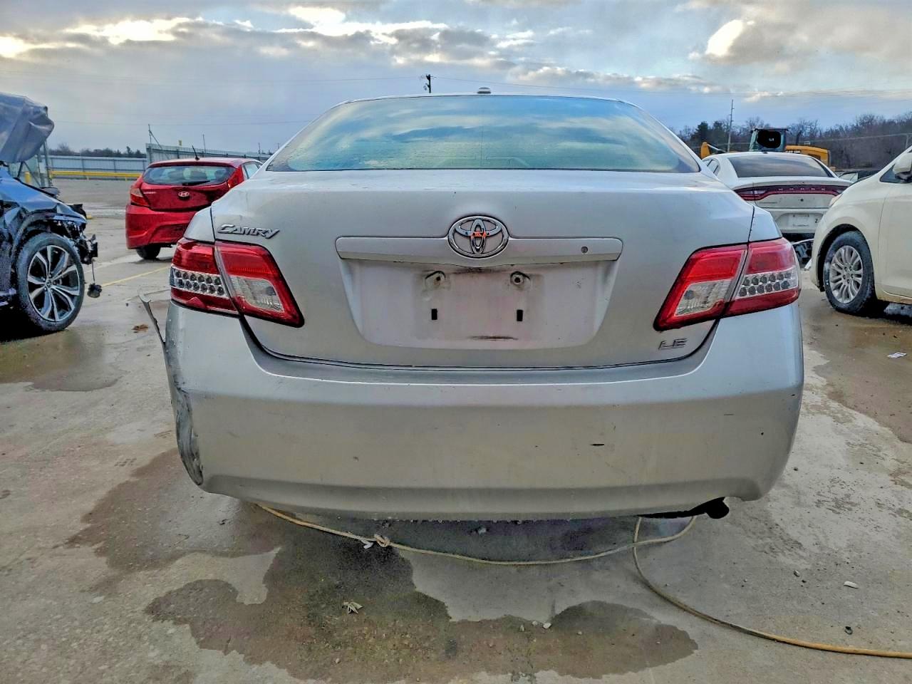 2011 TOYOTA CAMRY BASE photo 6