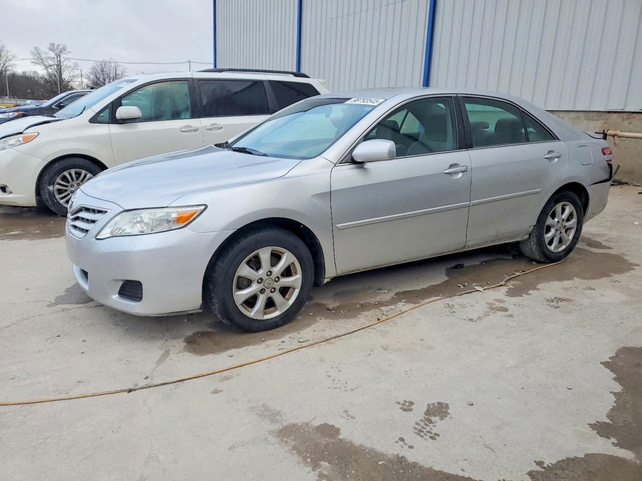 2011 TOYOTA CAMRY