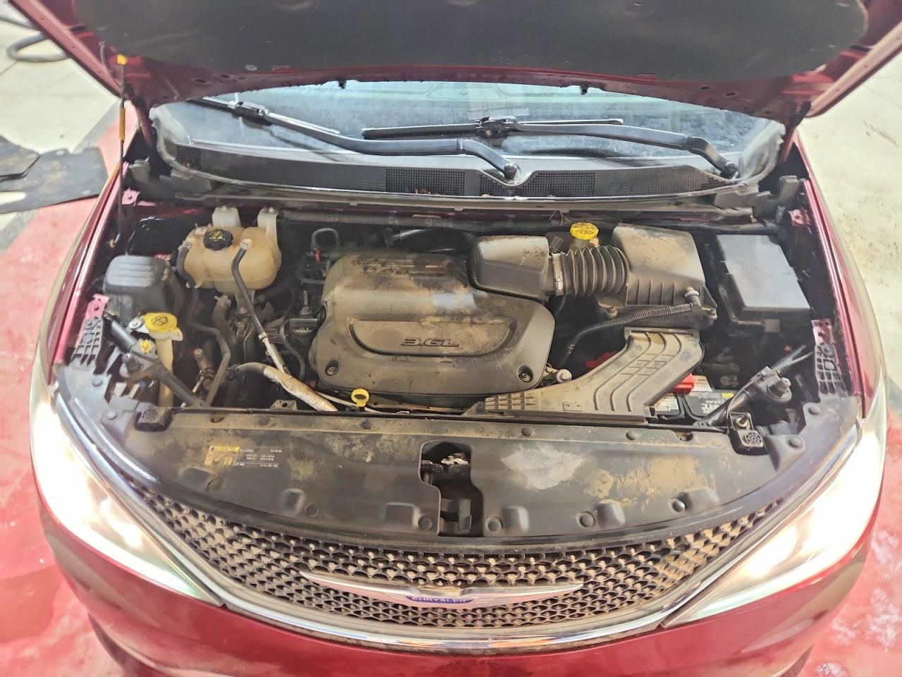 2019 CHRYSLER PACIFICA TOURING L photo 12