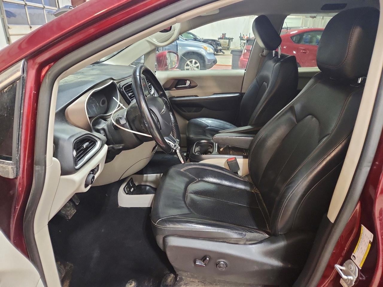 2019 CHRYSLER PACIFICA TOURING L photo 7