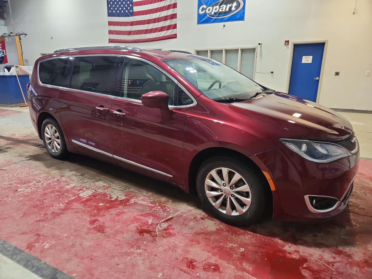 2019 CHRYSLER PACIFICA TOURING L photo 4