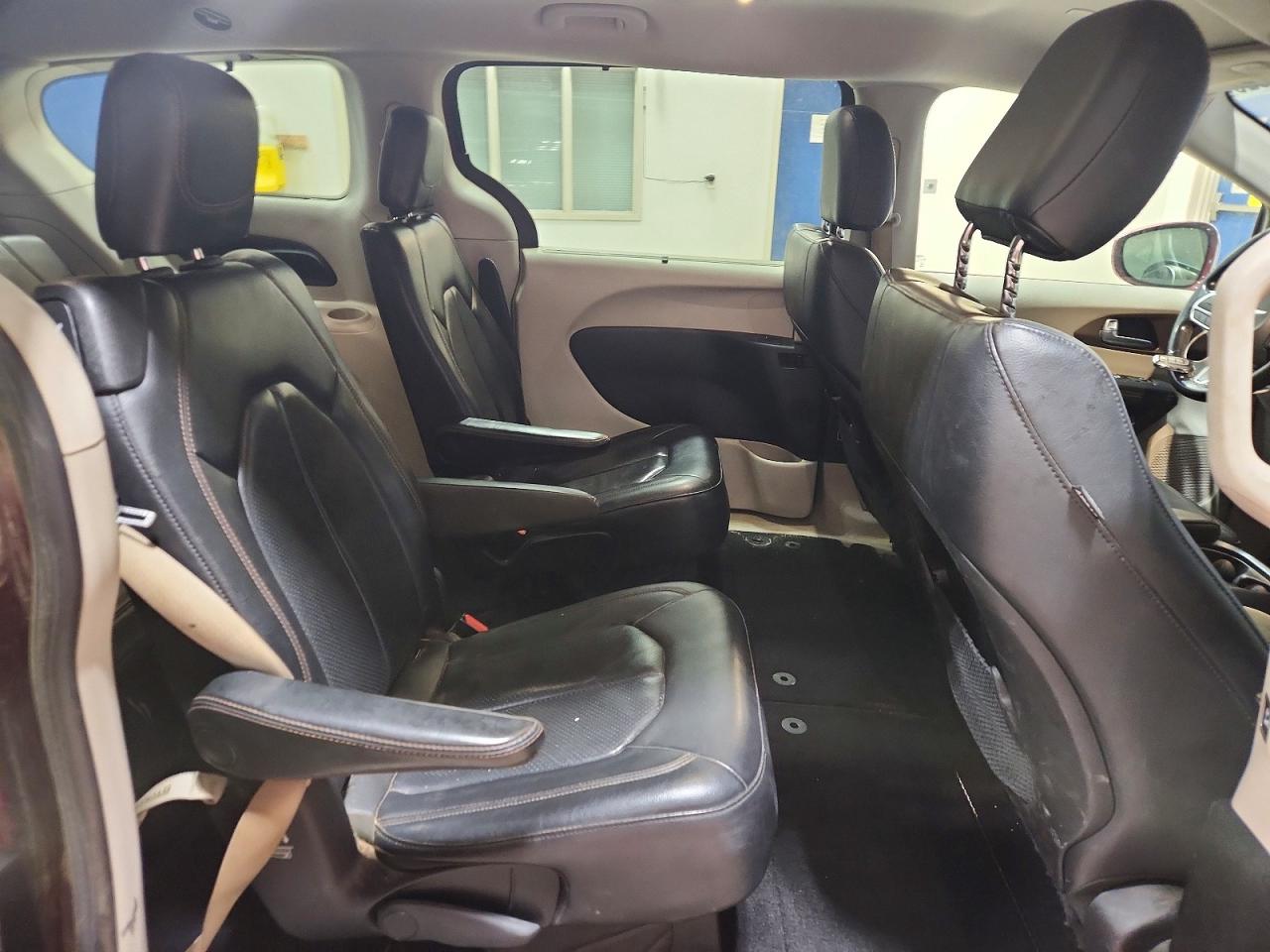 2019 CHRYSLER PACIFICA TOURING L photo 11