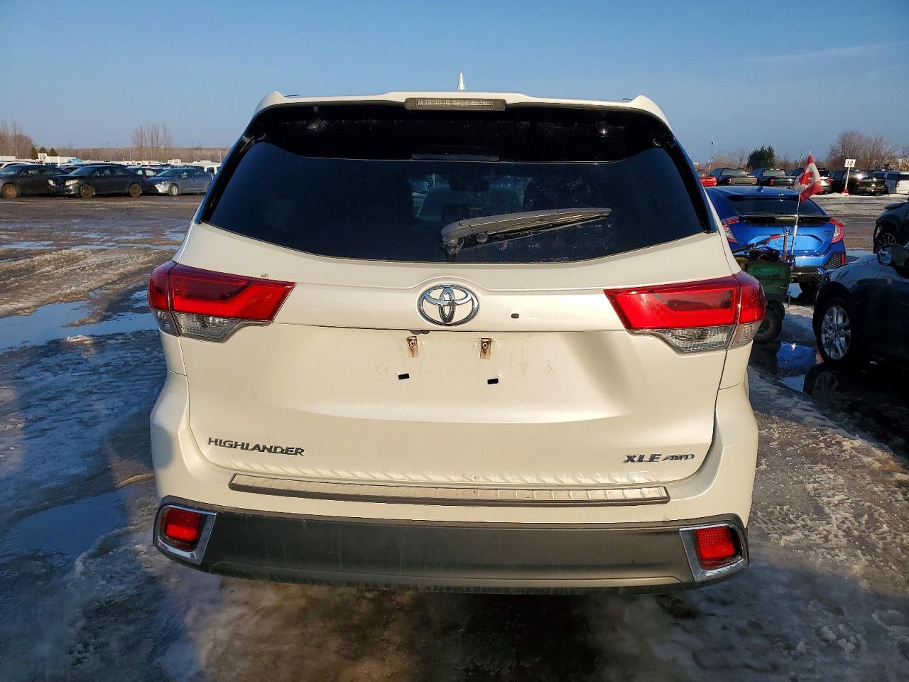 2017 TOYOTA HIGHLANDER SE photo 6