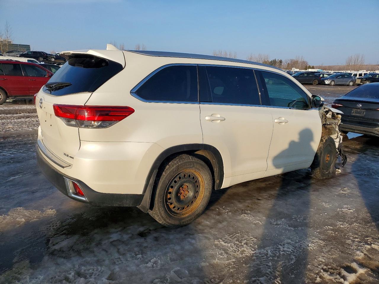 2017 TOYOTA HIGHLANDER SE photo 3