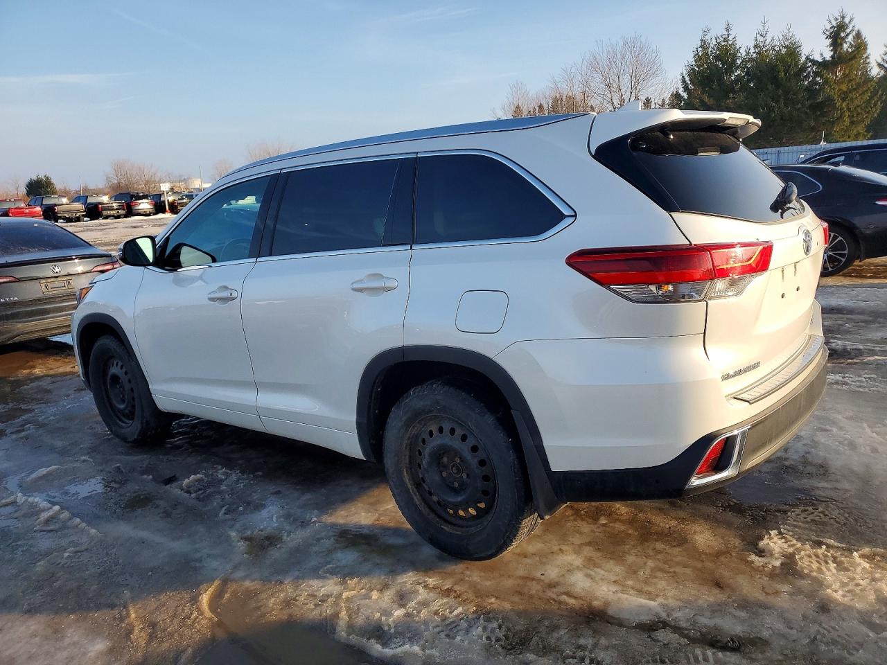 2017 TOYOTA HIGHLANDER SE photo 2