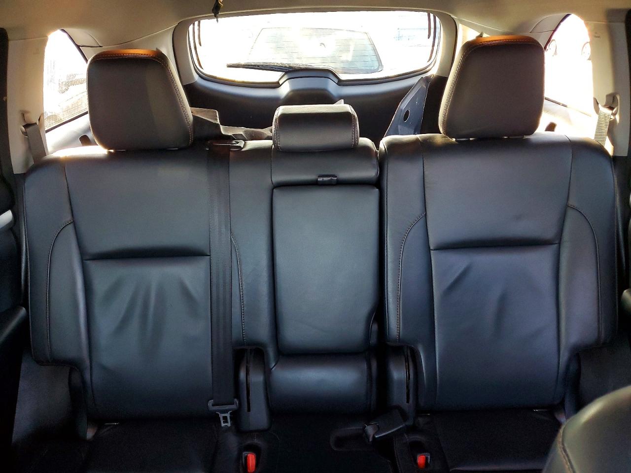 2017 TOYOTA HIGHLANDER SE photo 10