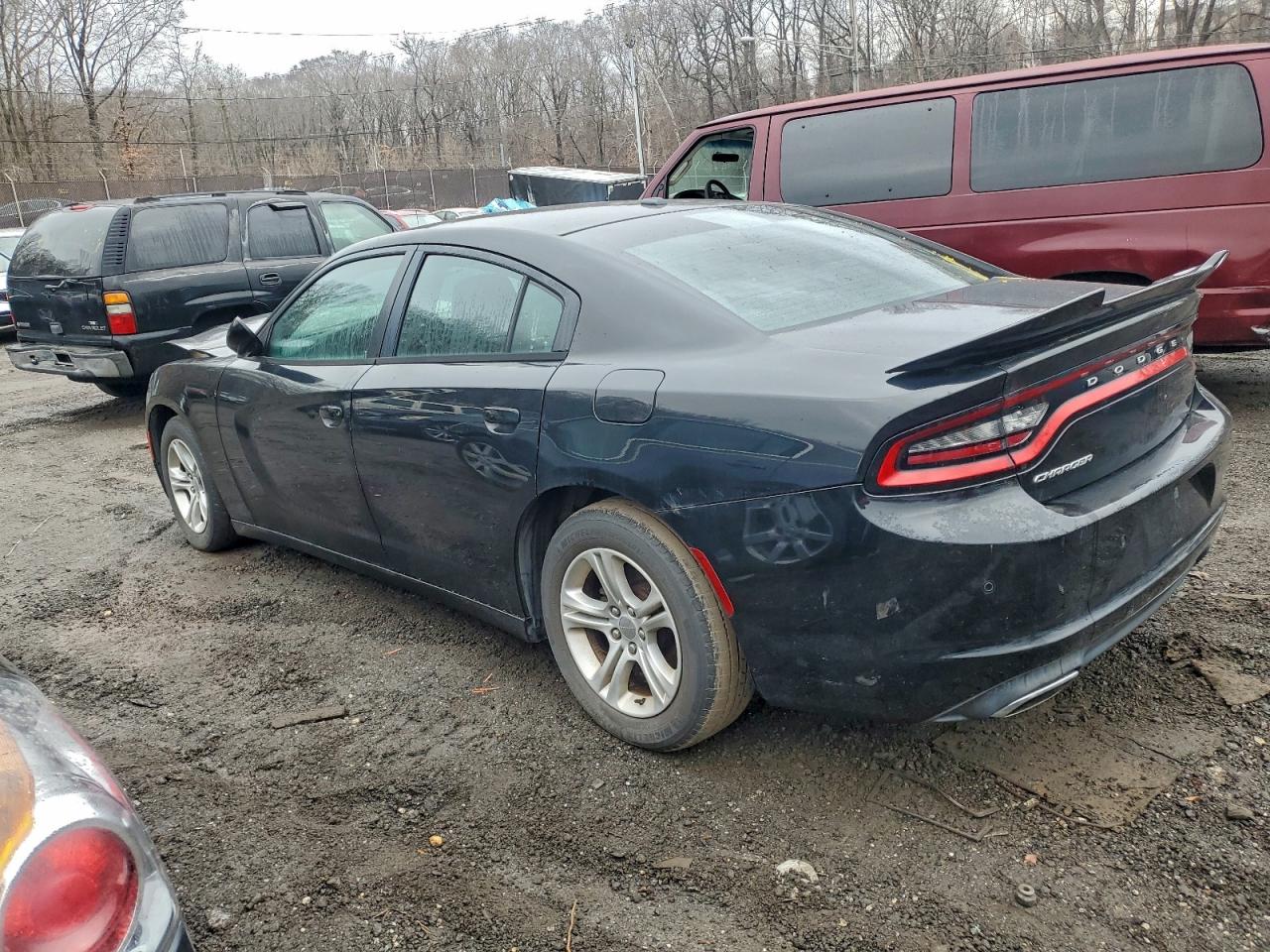 2015 DODGE CHARGER SE photo 2
