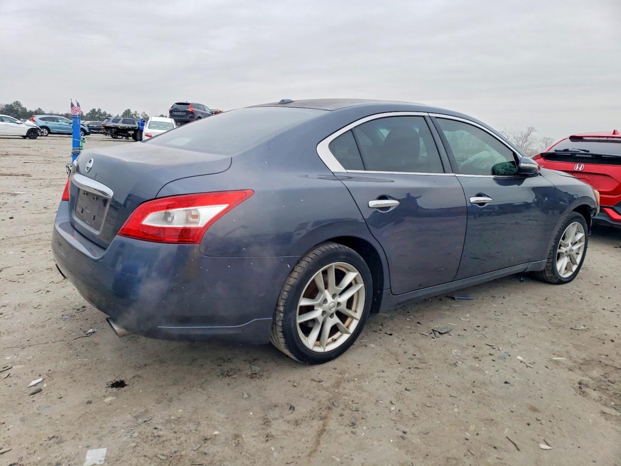 2010 NISSAN MAXIMA S photo 3