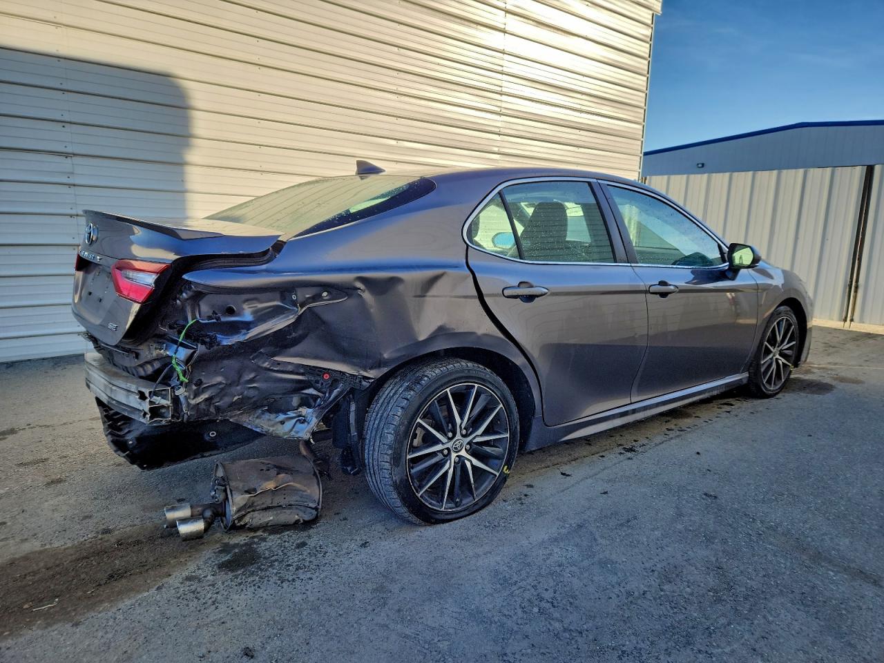 2022 TOYOTA CAMRY SE photo 3