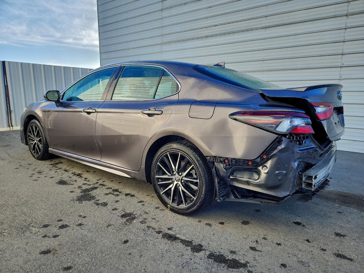 2022 TOYOTA CAMRY SE photo 2
