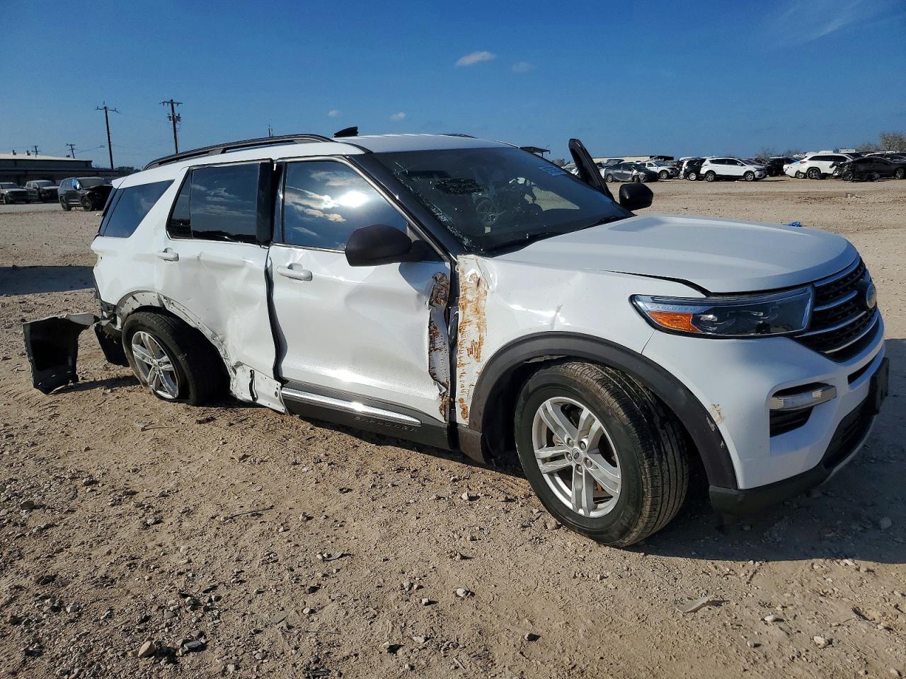 2020 FORD EXPLORER XLT photo 4