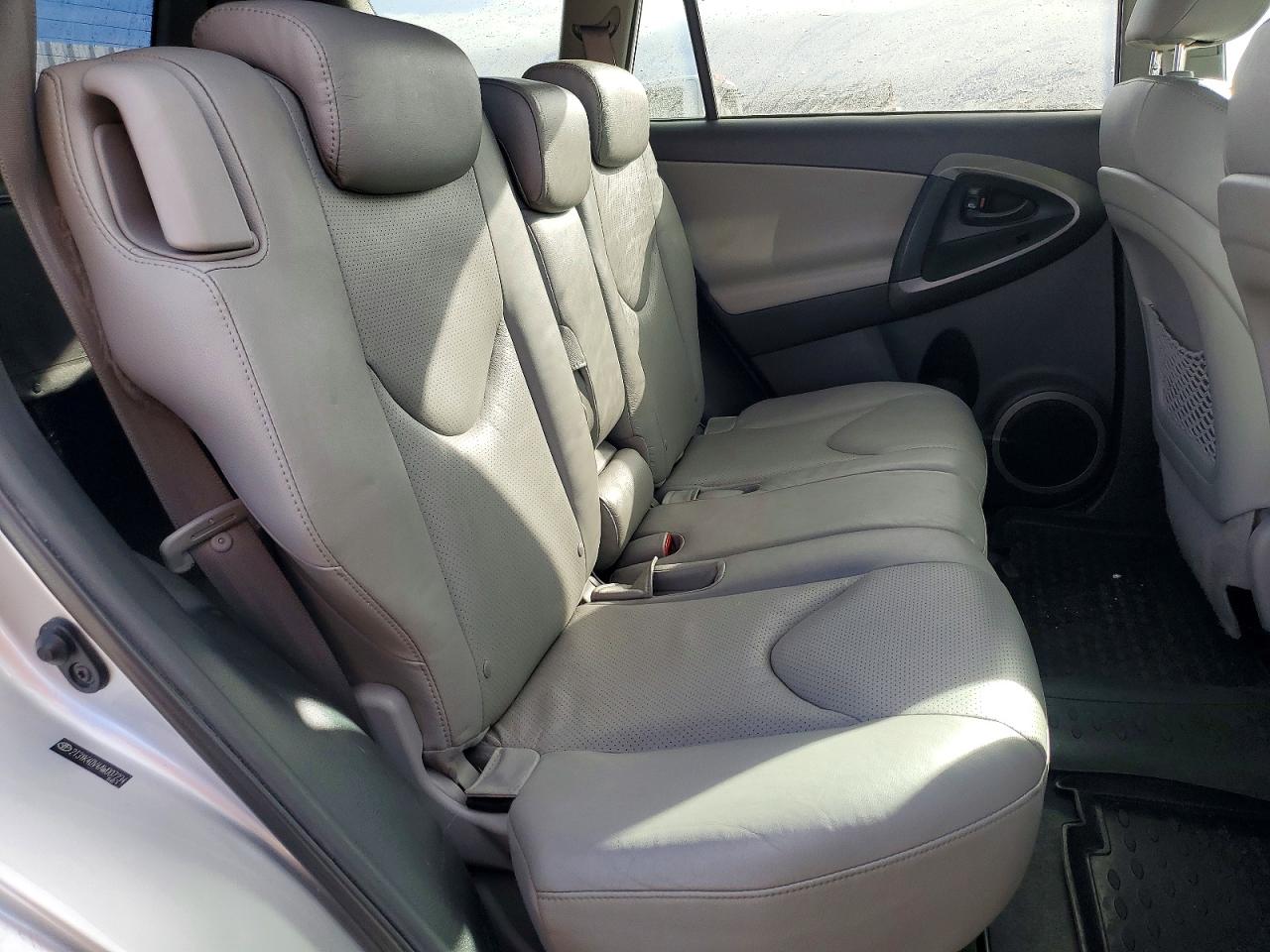 2010 TOYOTA RAV4 LIMITED photo 10