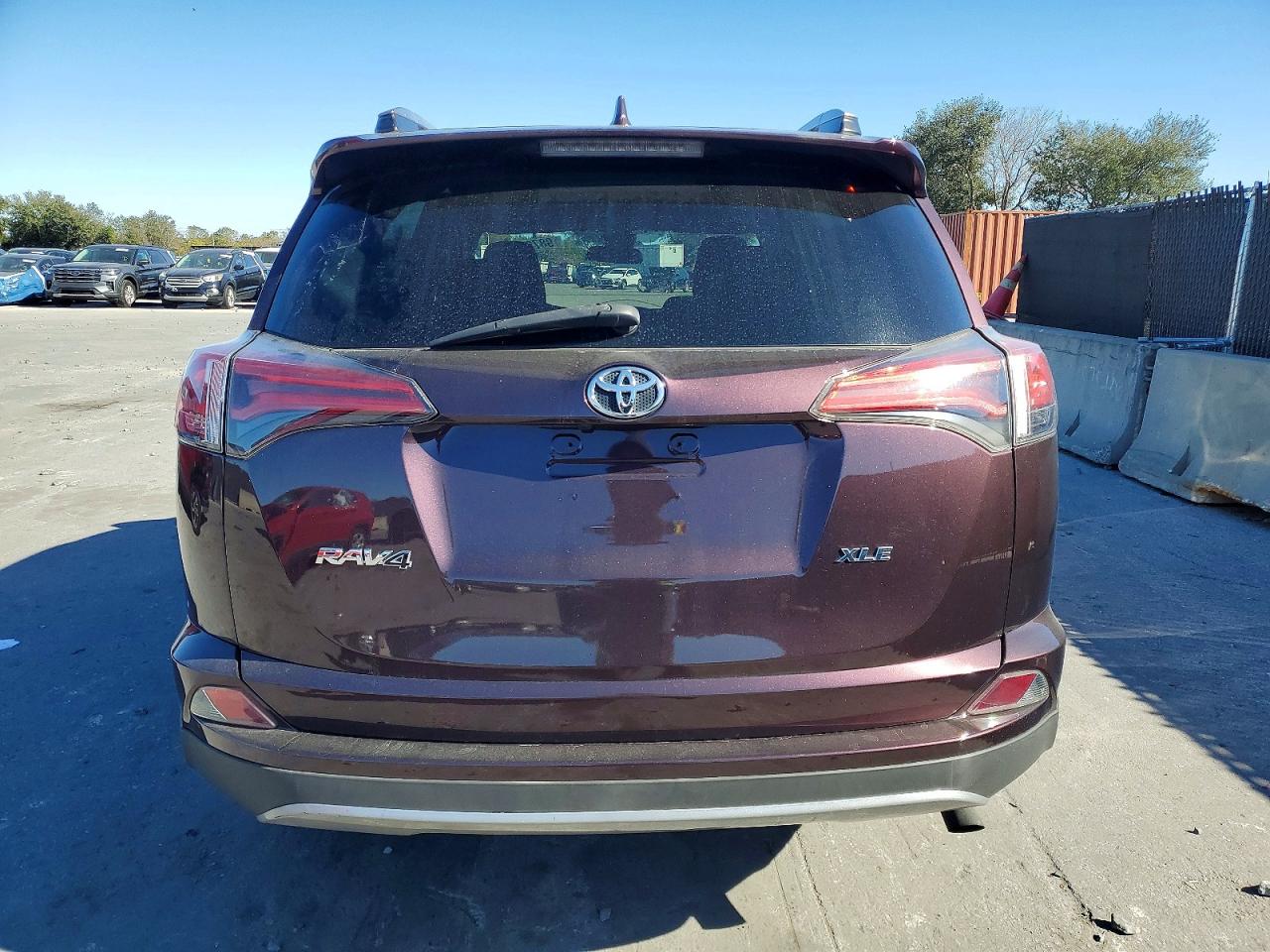 2017 TOYOTA RAV4 XLE photo 11