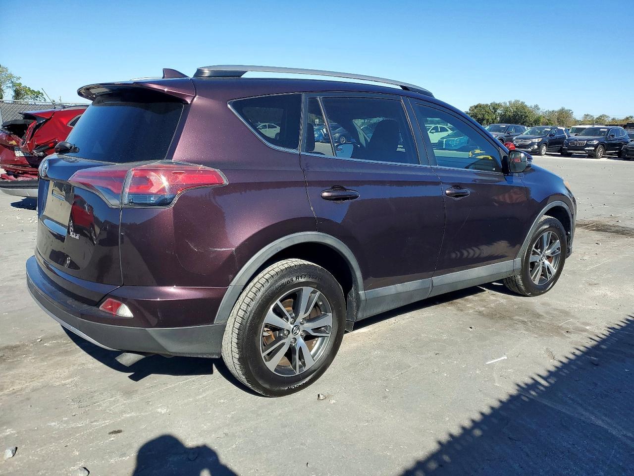 2017 TOYOTA RAV4 XLE photo 5