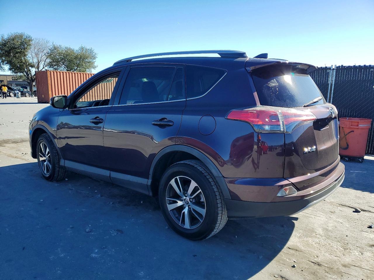 2017 TOYOTA RAV4 XLE photo 3