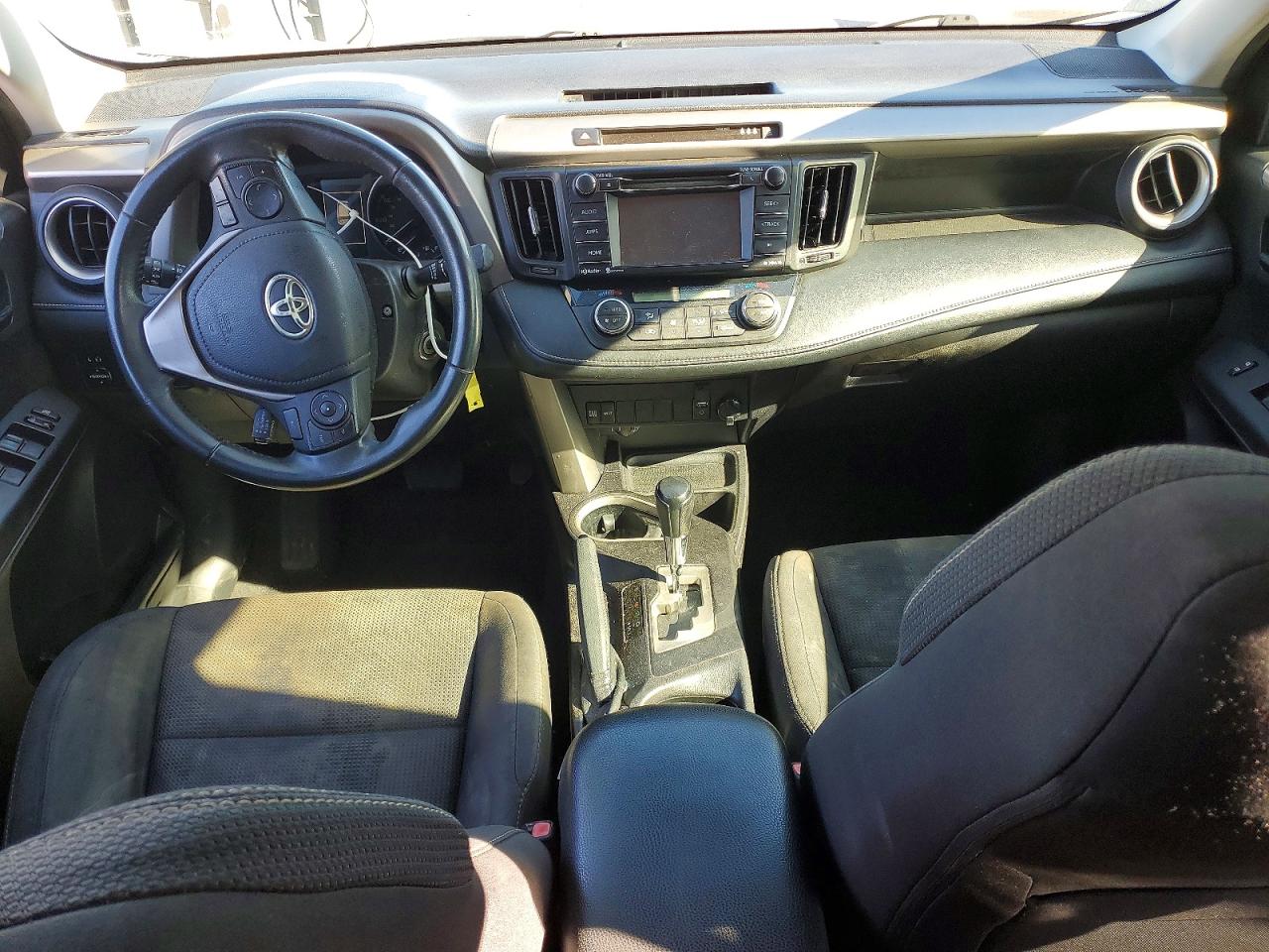 2017 TOYOTA RAV4 XLE photo 15