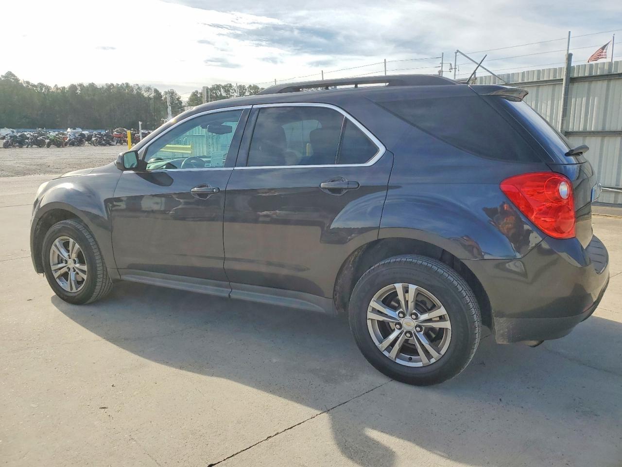 2015 CHEVROLET EQUINOX LT photo 2
