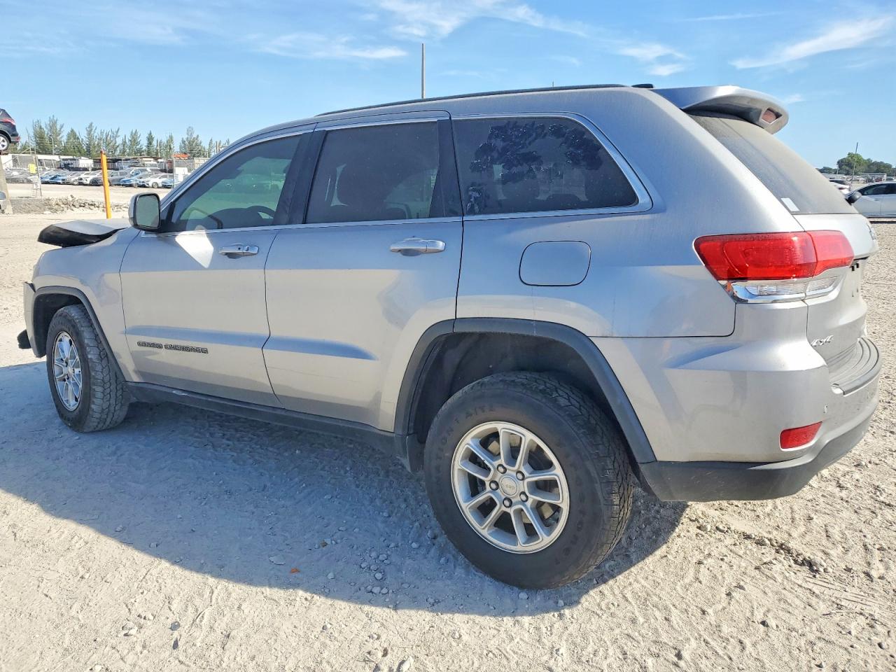 2018 JEEP GRAND CHEROKEE LAREDO photo 2